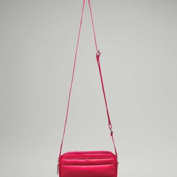 Lululemon Wunder Puff Crossbody Camera Bag 2L - Vintage Rose - Picture 3 of 7